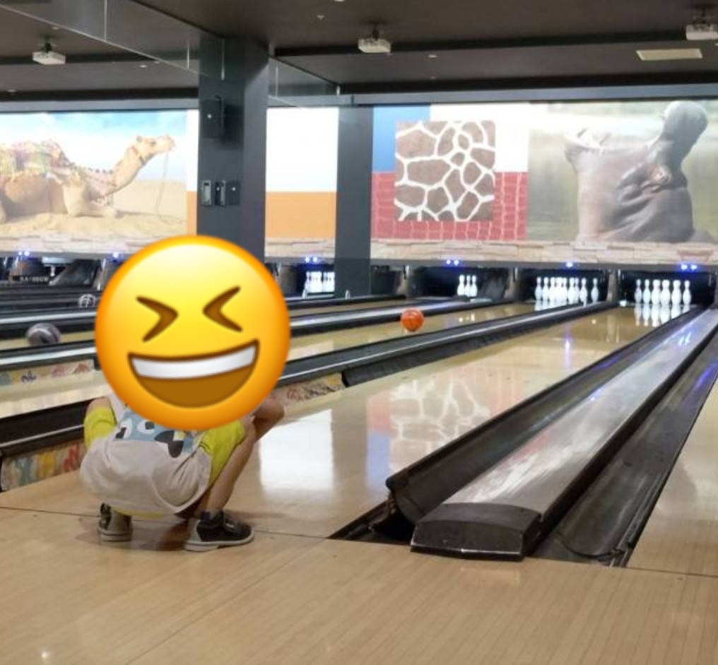 うららグループのボウリング大会の様子